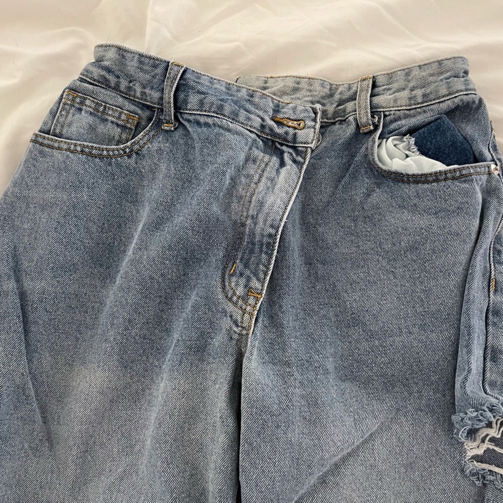 Blue jeans - Picture 2 of 3